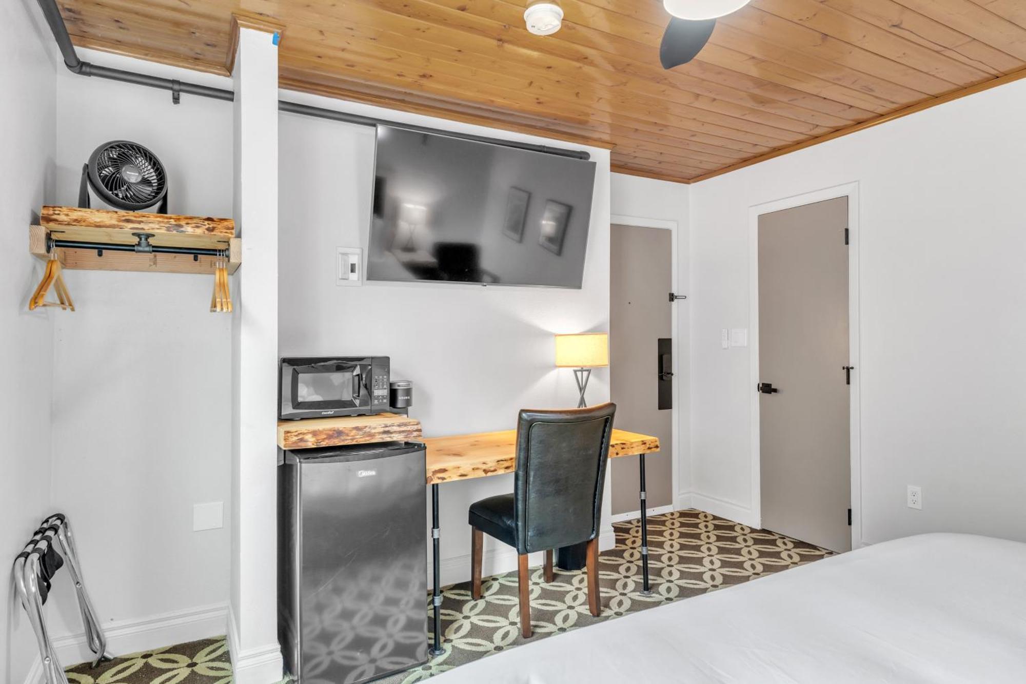 Highliner Hotel Anchorage Room photo